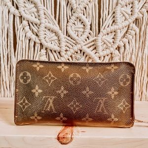 SOLD❤️Authentic Zipper Wallet